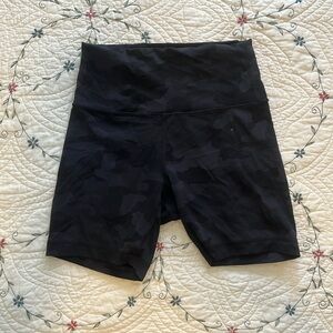 20% OFF BUNDLES! Lululemon Bike Shorts. Black & Gray Camo. Size 0